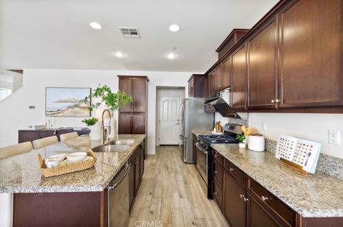 14355 Penn Foster St, Chino CA  91710-1368 exterior