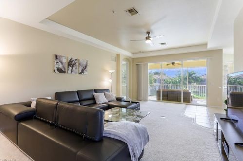 12855 Carrington Cir, Naples, FL 34105-5008