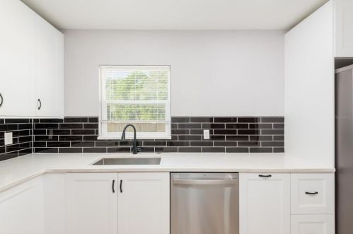 5476 Lk Le Clare Rd, Lutz FL  33558-8013 exterior