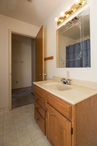 652 North St, Manteca CA 95336-4831 exterior