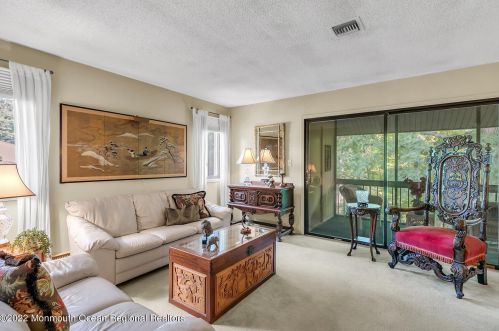 21 Auburn Ct, Tinton Falls, NJ 07701-5428