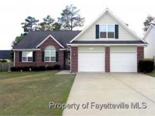 724 Fairbluff Dr, Hope Mills, NC 28348-5672
