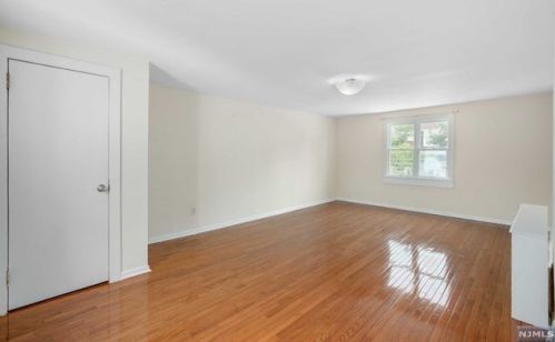 97 Frst St, Montclair NJ 07042-3858 exterior