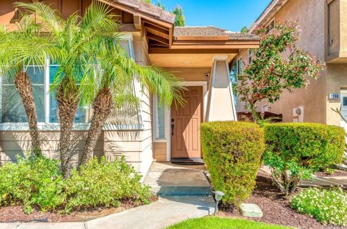 2216 Jeans Ct, Long Beach, CA 90755-4045