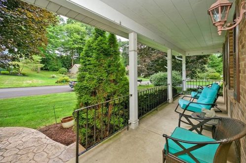 48 Greenview Dr, Jeannette, PA 15644-9675