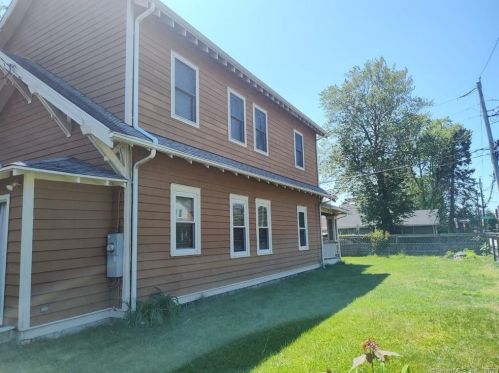 4 Mohegan Ave, Stamford, CT 06902-7410