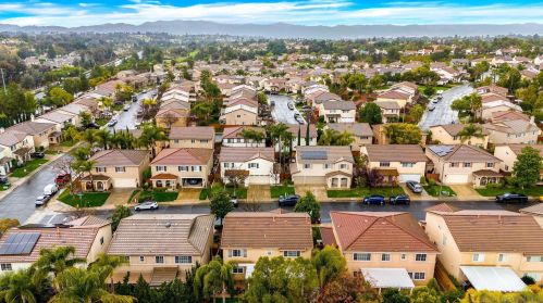 42064 Pine Needle St, Temecula CA  92591-7915 exterior