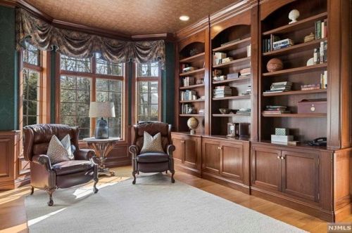 878 Seneca Rd, Franklin Lakes NJ  07417-2825 exterior