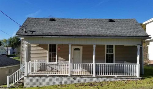 1107 3 St, Mannington WV  exterior