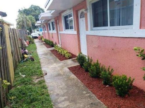 716 9th St, Dania Beach, FL 33004-3839