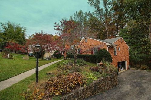 6112 Burnham Rd, Roanoke, VA 24018-3214