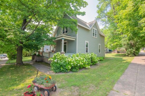 250 Oak St, Glenwood City, WI 54013-8516