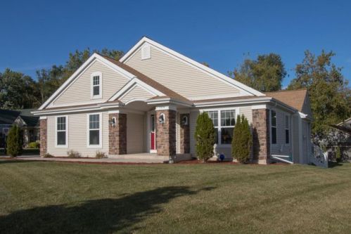 7354 Bishop Cir, Milwaukee, WI 53224-3955