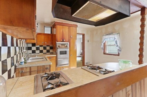 881 Velp Ave, Green Bay WI  54303-3849 exterior