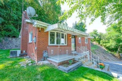 1106 Spruce St, Ambridge, PA 15003-1635