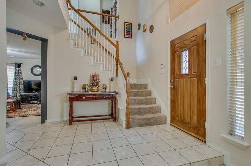 9807 Sunrise Ct, Irving TX  75063-5045 exterior