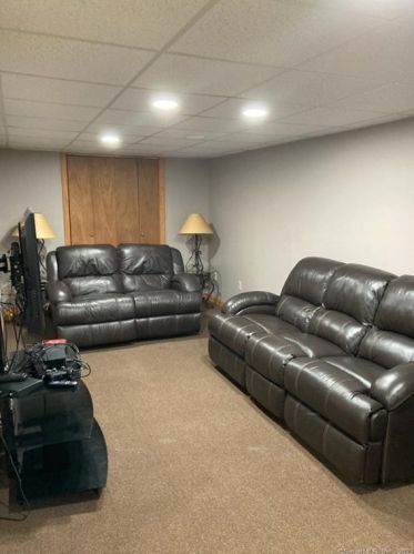 130 Elvree St, Manchester CT 06042-8240 exterior