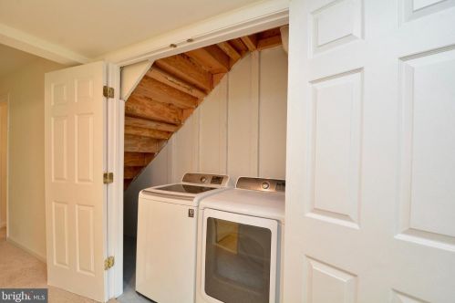 14346 Madrigal Dr, Woodbridge VA  22193-5958 exterior