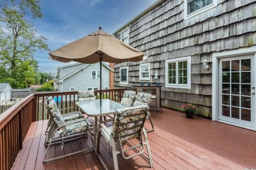 16 Martin Pl, Northport NY  11768-1224 exterior