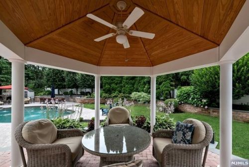 220 Allendale Ave, Allendale NJ  07401-1725 exterior