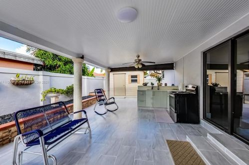 7534 5th Ct, Hialeah FL  33014-4921 exterior