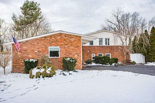 35 Gabriele Dr, Muttontown, NY 11732-1316