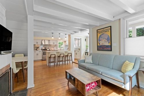 99 Book Hill Rd, Essex CT  06426-1322 exterior