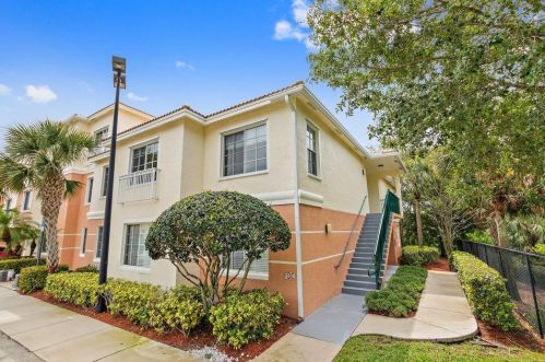 2211 Myrtlewood Cir, West Palm Beach, FL 33418-6714