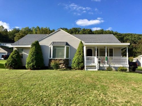 718 Grant St, Franklin, PA 16323-2220