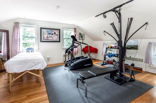 171 Woodchuck Rd, Stamford CT  06903-3605 exterior