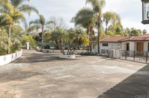 2140 Warmlands Ave, Vista, CA 92084-3336