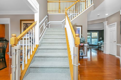 19 Pinehurst Dr, Mount Sinai NY  11766-3421 exterior