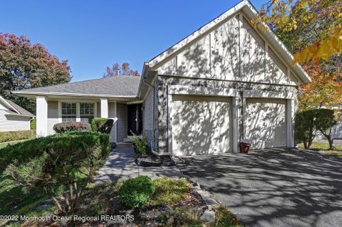 4 Llewellyn Ct, Jackson Twp, NJ 08527-3917
