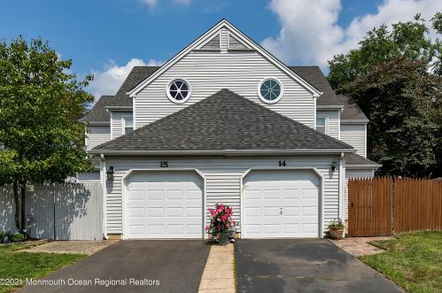 14 Robinson Ct, East Freehold NJ  07728-4327 exterior