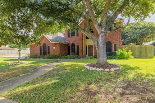 1400 Bob White Trl, Sealy, TX 77474-4110