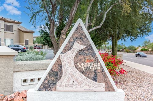 3236 Chandler Blvd, Phoenix AZ  85048-7207 exterior