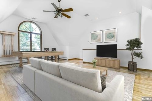 7 Heather Ln, Ridgewood NJ  07452-2835 exterior