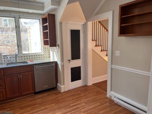 8 Midland Dr, Morristown NJ  07960-5065 exterior