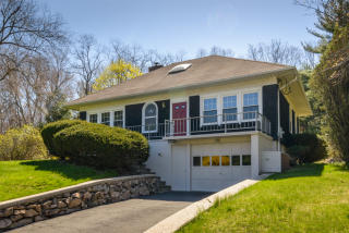 363 Hoyt St, Tokeneke, CT 06820-2406