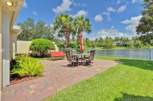 8379 Eleuthera Ln, West Palm Beach, FL 33414-6468