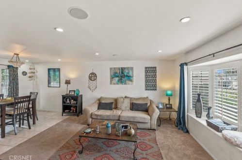 23842 Daisetta Dr, Santa Clarita, CA 91321-3725