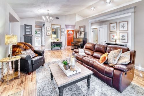 22732 Boxwood Ln, Santa Clarita, CA 91390-4145