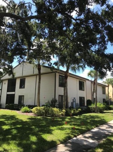 322 Moorings Cove Dr, Tarpon Springs, FL 34689-2682