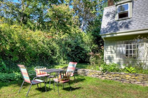 124 Green End Ave, Middletown RI  02842-7007 exterior