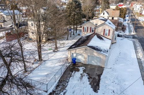 2 Elizabeth St, Greenville, PA 16125-2318
