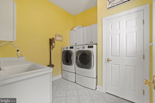 17621 Stonegait Ct, Round Hill VA  20141-2264 exterior