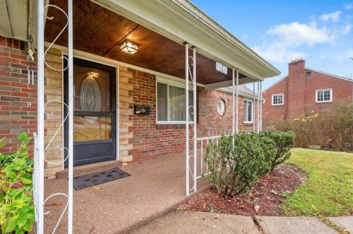 3249 Hebron Dr, Pittsburgh, PA 15235-2825