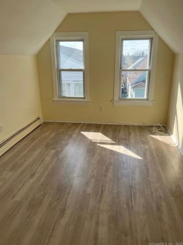 556 Shelton St, Bridgeport CT  06608-1713 exterior