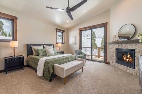 13701 Ski Slope Way, Truckee CA  96161-6605 exterior