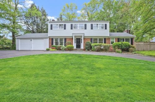 277 Skyview Dr, Stamford, CT 06902-1513